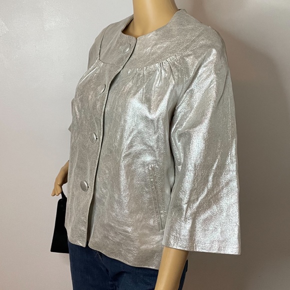 Vintage silver metallic 100% leather 60’s mod button down crewneck jacket! - Picture 7 of 15
